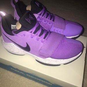 Basketball shoes PG1 purple